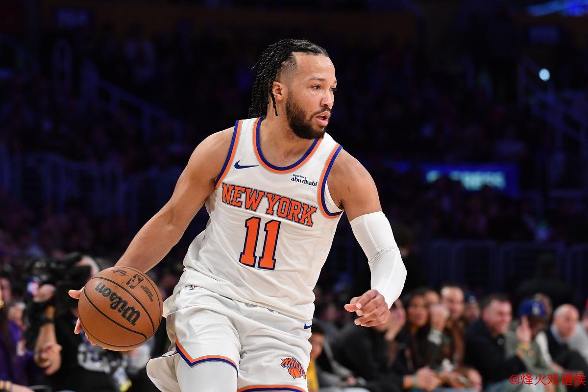 Shams:布伦森右脚踝扭伤,将无缘对阵勇士的比赛 Shams:布伦森右脚踝扭伤,将无缘对阵勇士的比赛